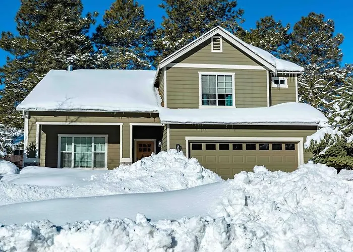 The Rock Trail House+renovated+modern+fireplace+ev+nice Yard *